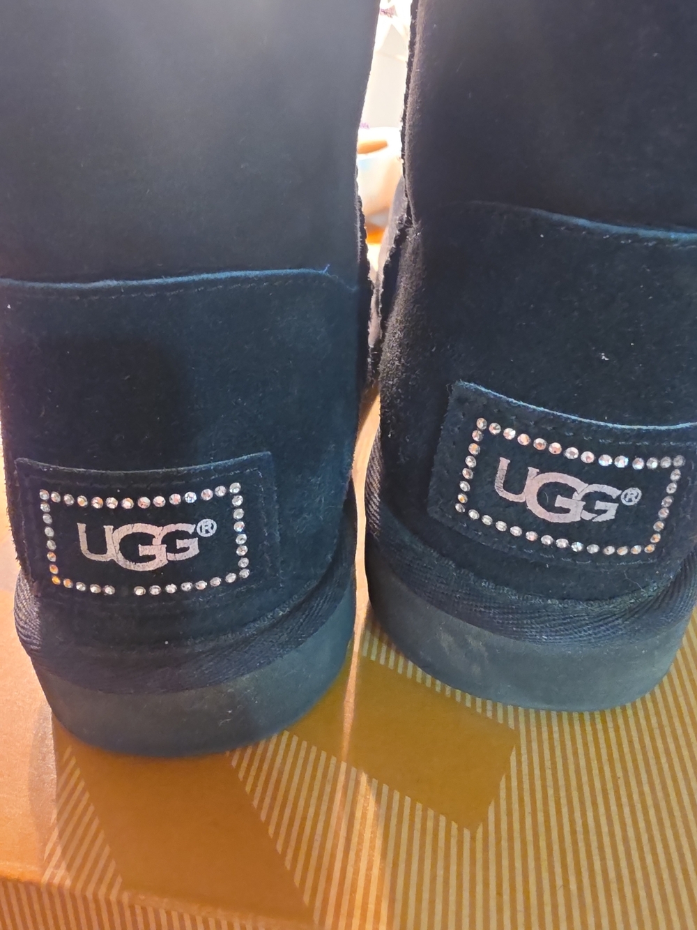 UGG Mini Bailey Button Bling Womens Boots Black Suede Sherpa 7 EUC Read - Picture 6 of 8